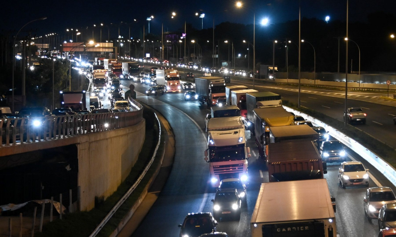 Κίνηση στους δρόμους: Στο κόκκινο η κάθοδος του Κηφισού – Ουρά χιλιομέτρων στις Αφίδνες