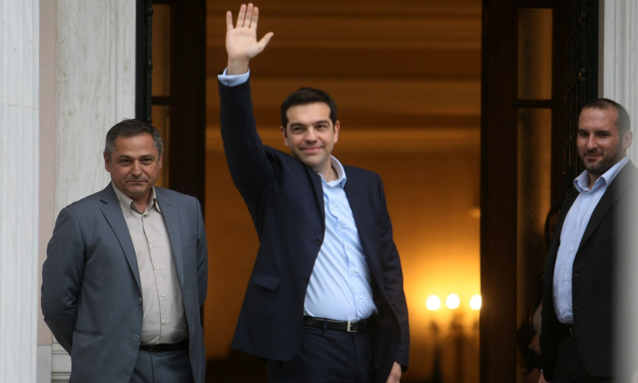 Βιβλίο Τσίπρα: Η πρώτη μέρα στο Μαξίμου, η απουσία Σαμαρά και οι 2 νεκροί πιλότοι