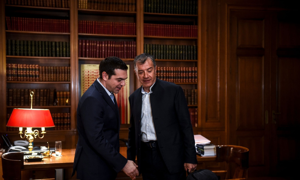 Θεοδωράκης: Τι συνέβη στα σκαλιά της Κουμουνδούρου – Τι συζήτησαν με τον Τσίπρα