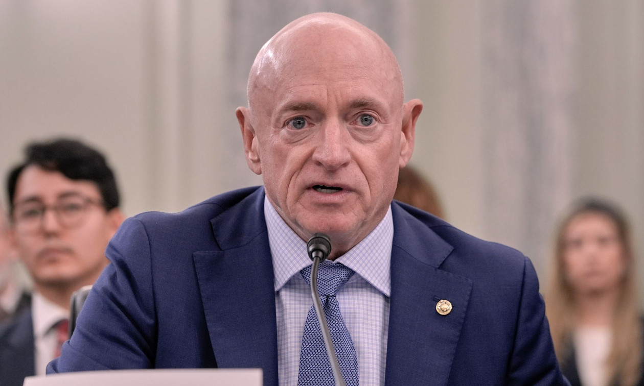 ΗΠΑ: Το Πεντάγωνο ερευνά τον γερουσιαστή Μαρκ Κέλι για πιθανές παραβιάσεις του στρατιωτικού δικαίου