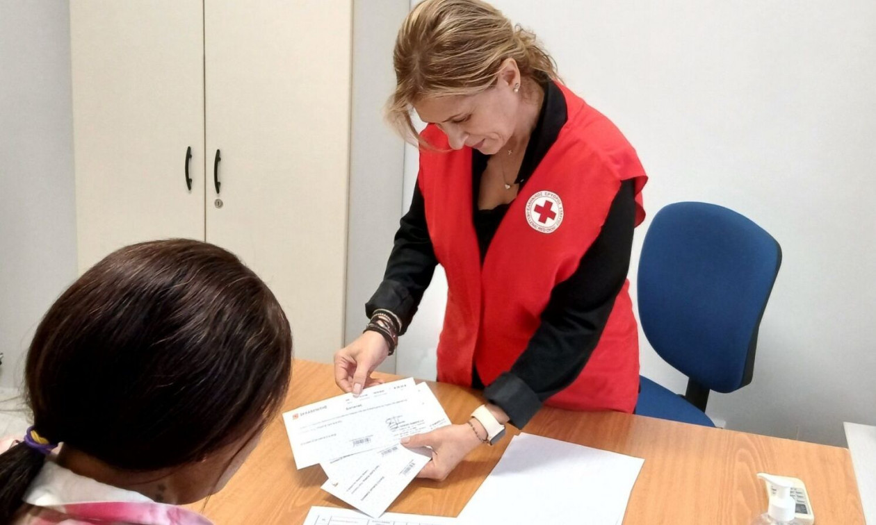 Ο Ελληνικός Ερυθρός Σταυρός δίνει οδηγίες προστασίας σε γυναίκες-θύματα βίας