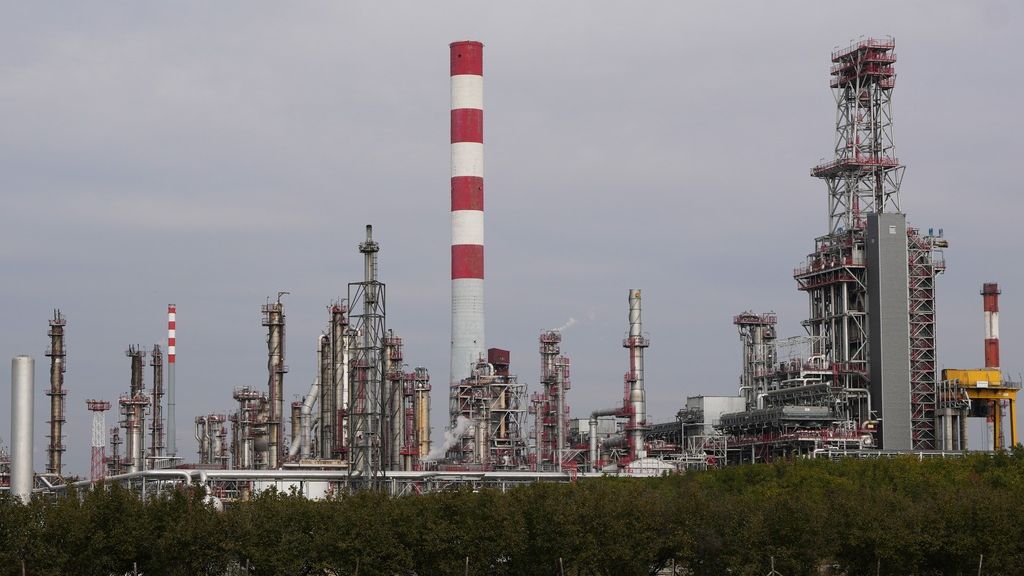 Σερβία: Κινδυνεύει να κλείσει το μοναδικό διυλιστήριο της χώρας