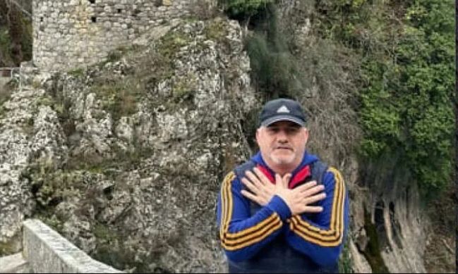 Ανεπιθύμητος στην Ελλάδα Αλβανός δημοσιογράφος – Η προκλητική ανάρτηση για την Κόνιτσα