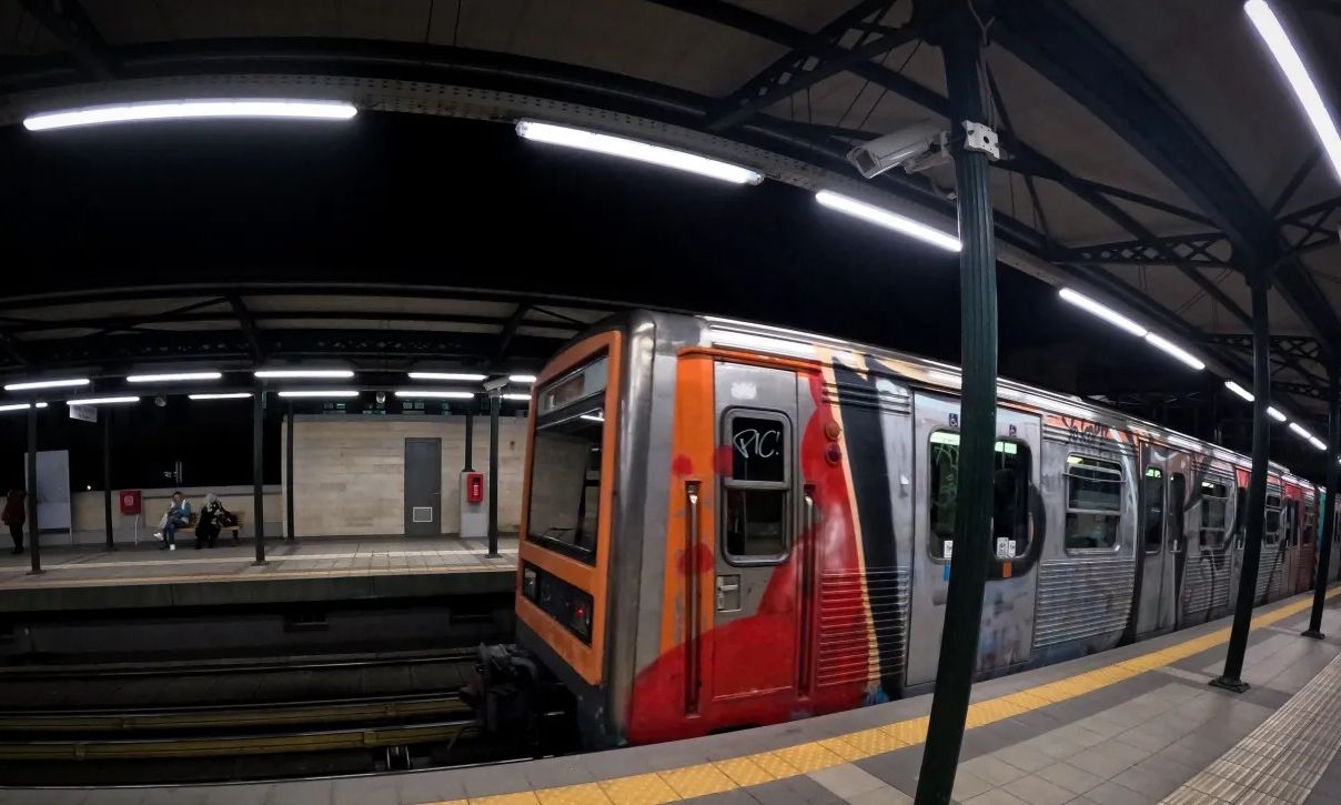 Εργατικό δυστύχημα στον Πειραιά: Επτά προσαγωγές από το συνεργείο του ΗΣΑΠ για το θάνατο του τεχνίτη