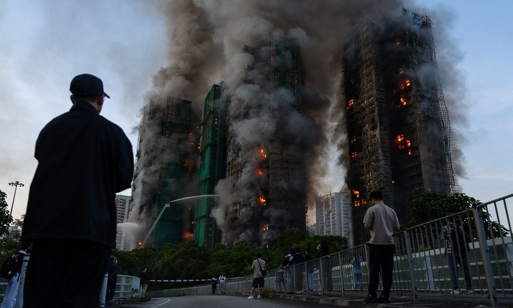 Πύρινη κόλαση στο Χονγκ Κονγκ: 4 νεκροί και άγνωστος αριθμός εγκλωβισμένων σε ουρανοξύστες