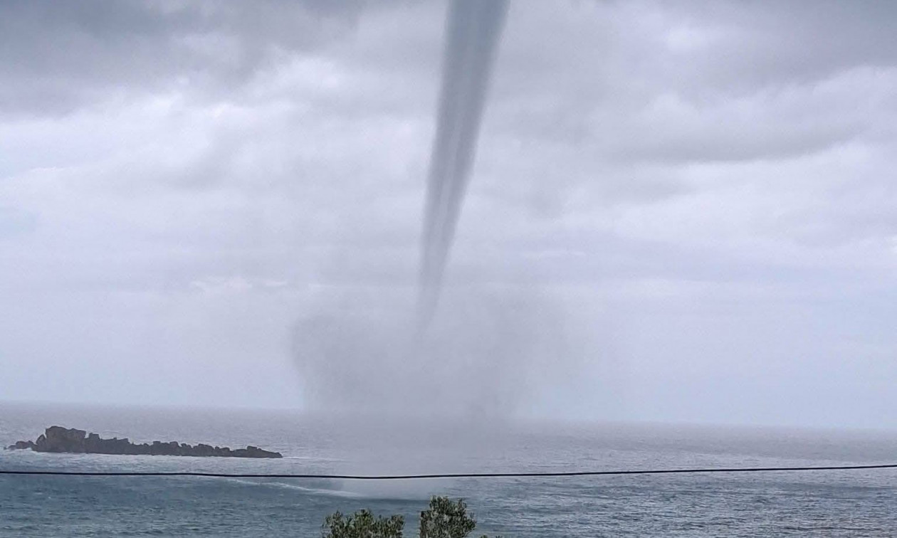 Κακοκαιρία «Adel»: Υδροστρόβιλος εμφανίστηκε στο Μαθράκι – Φωτογραφίες