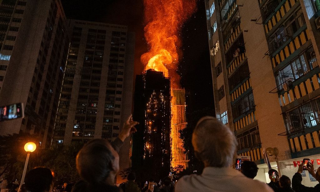 Χονγκ Κονγκ: Τρεις συλλήψεις για τη θανατηφόρα πυρκαγιά σε ουρανοξύστη – 36 νεκροί, 279 αγνοούμενοι
