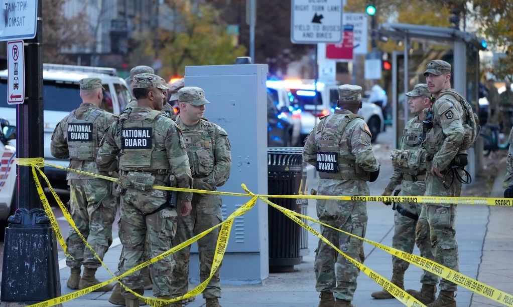 Tραμπ για την επίθεση στους Εθνοφρουρούς: «Το κτήνος θα πληρώσει, έγκλημα εναντίον της χώρας»