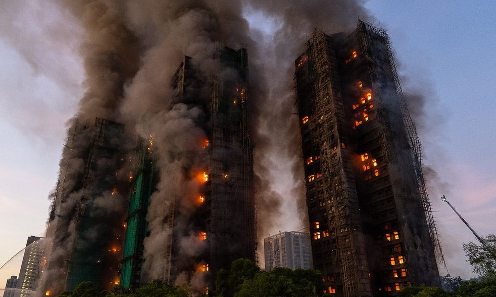 Τραγωδία στο Χονγκ Κονγκ: Τουλάχιστον 55 οι νεκροί από την πυρκαγιά – Εκατοντάδες οι αγνοούμενοι