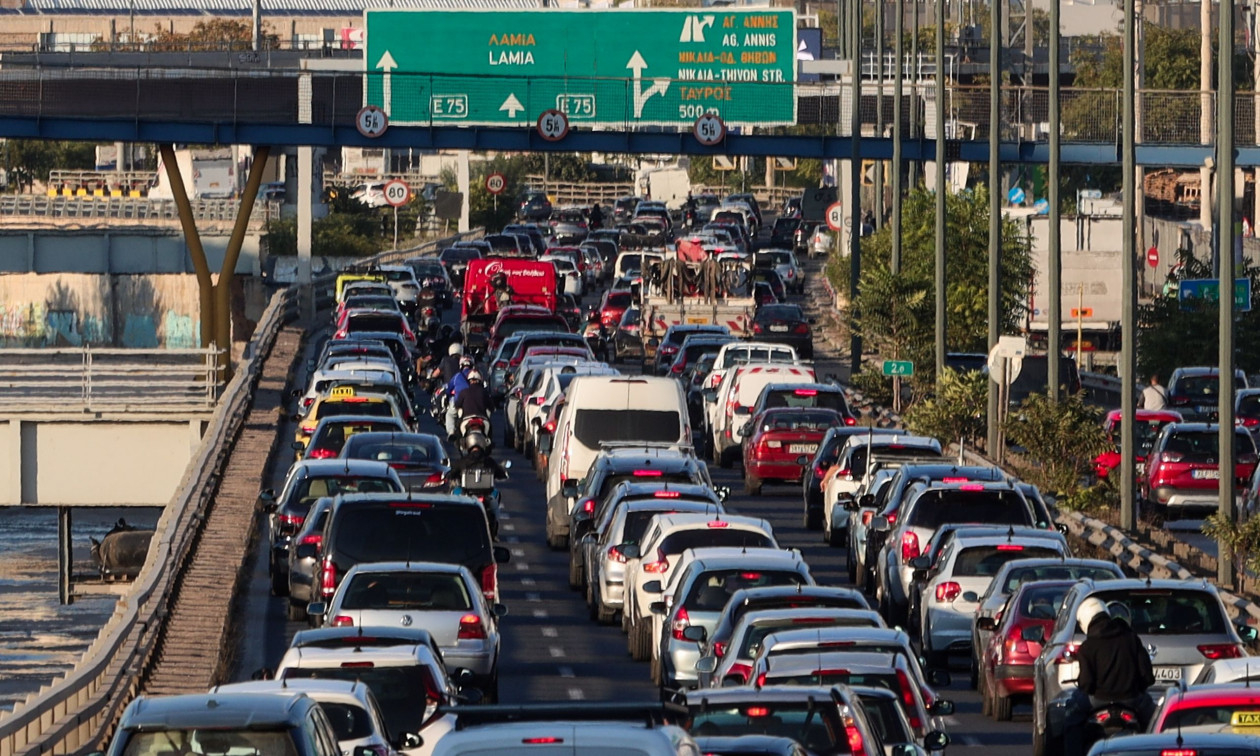 Κίνηση τώρα: Κυκλοφοριακό χάος σε Κηφισό και Κηφισίας – Πού αλλού έχει μποτιλιάρισμα