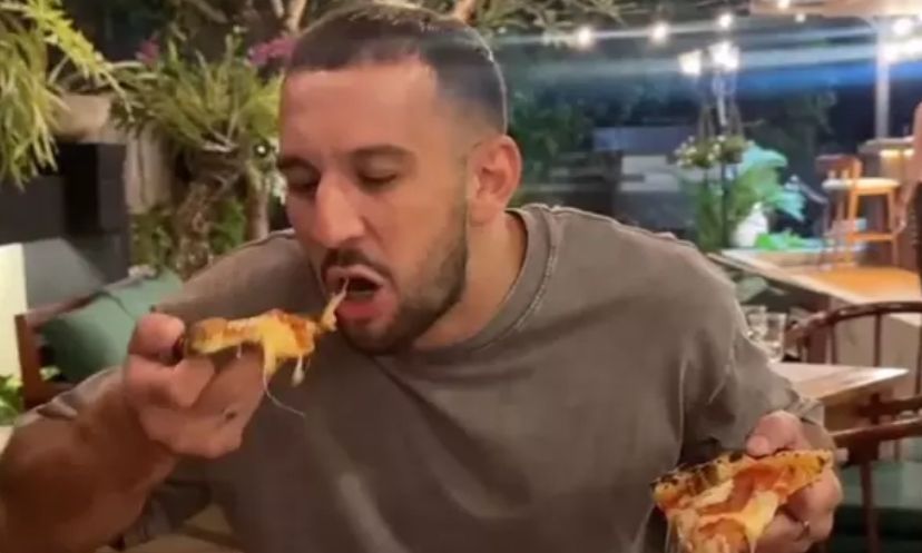 Πέθανε 30χρονος influencer που έτρωγε 10.000 θερμίδες την ημέρα σε ακραίο «μαραθώνιο φαγητού»