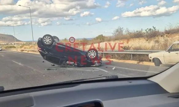Σοβαρό τροχαίο στον ΒΟΑΚ: Αυτοκίνητο ανετράπηκε στο ύψος του κόμβου Καστελίου