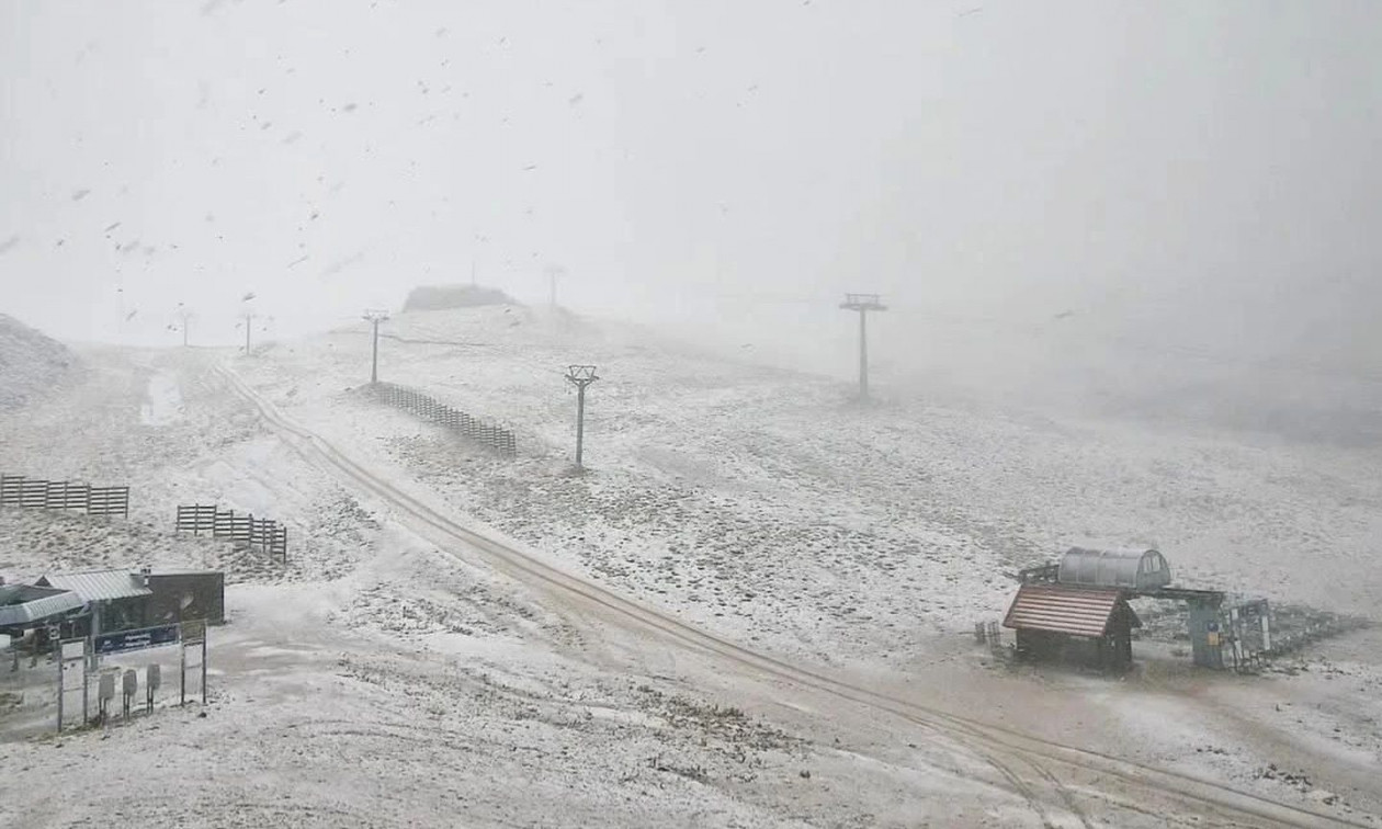 Έπεσαν τα πρώτα χιόνια στον Παρνασσό