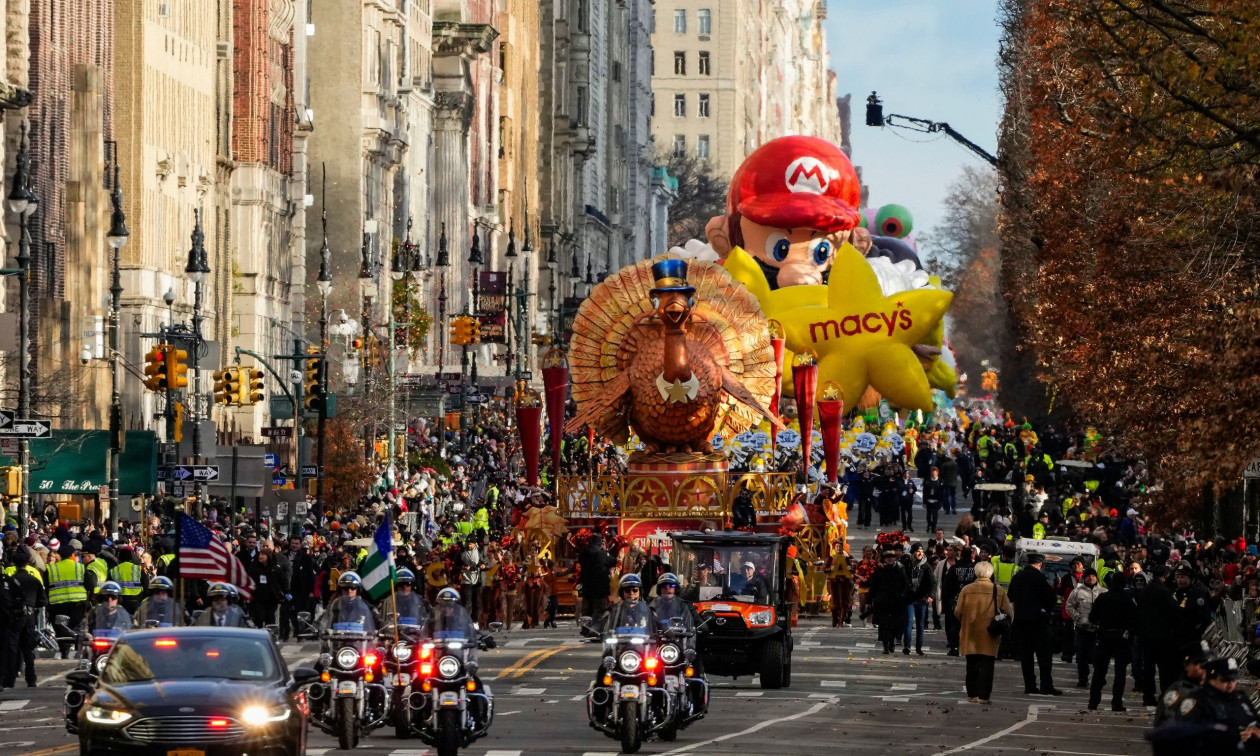 ΗΠΑ: Live η φαντασμαγορική παρέλαση στη Νέα Υόρκη για την Ημέρα των Ευχαριστιών – Εικόνες
