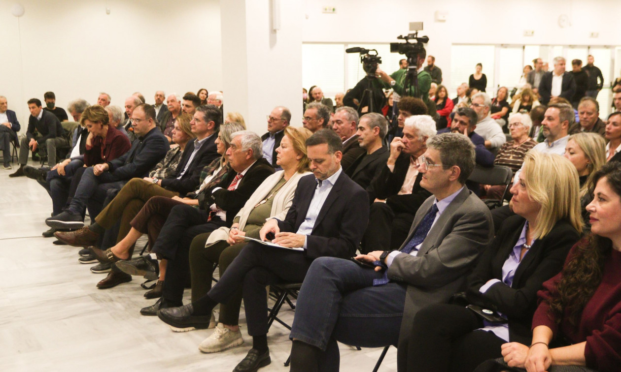 To κλίμα έφερε «κοντά» ΠΑΣΟΚ, ΣΥΡΙΖΑ και ΝΕΑΡ – Οι στοχεύσεις και το «φάντασμα» του Τσίπρα