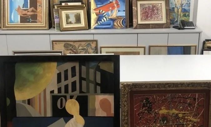 Ελεύθεροι αφέθηκαν ο 57χρονος δικηγόρος και ο 42χρονος συνεργός του για το κύκλωμα πλαστών πινάκων