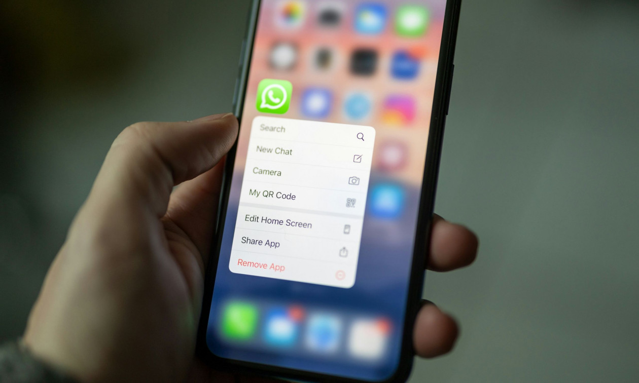 Η Ρωσία απειλεί να αποκλείσει πλήρως το WhatsApp