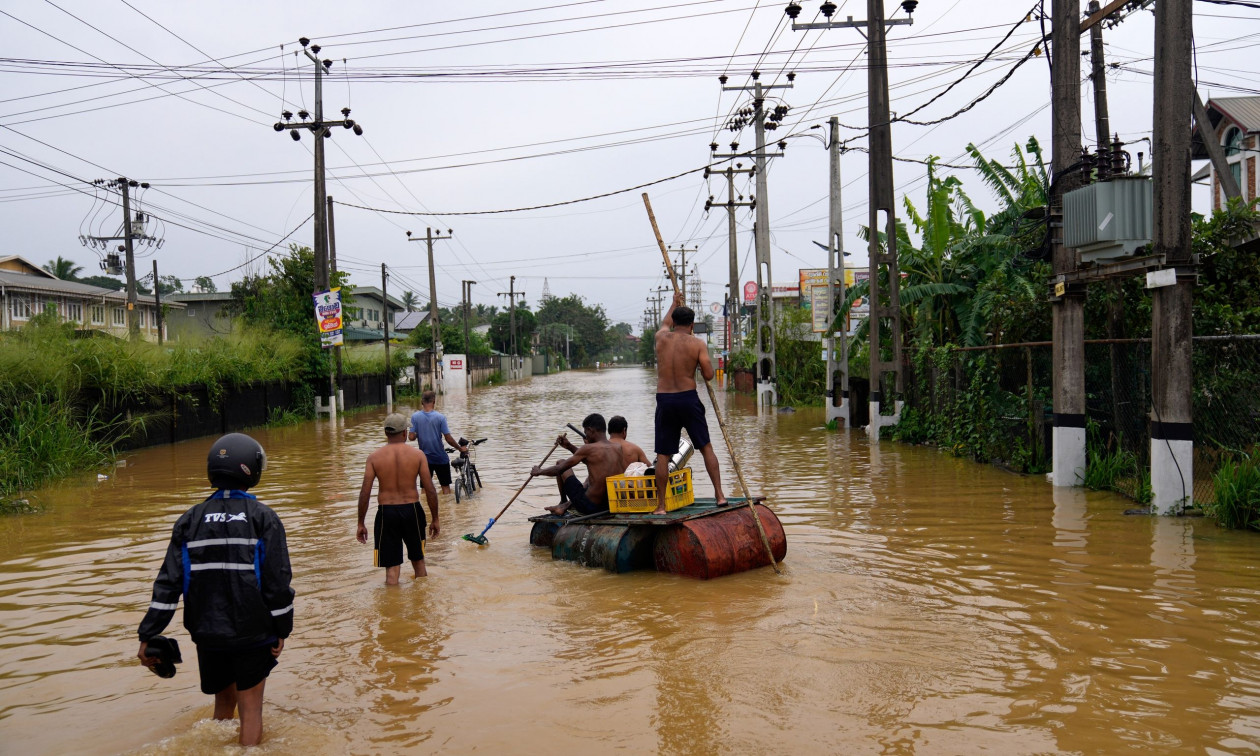 Φονικές πλημμύρες στη Σρι Λάνκα: Τουλάχιστον 123 νεκροί – Δεκάδες χιλιάδες εκτοπισμένοι – Βίντεο