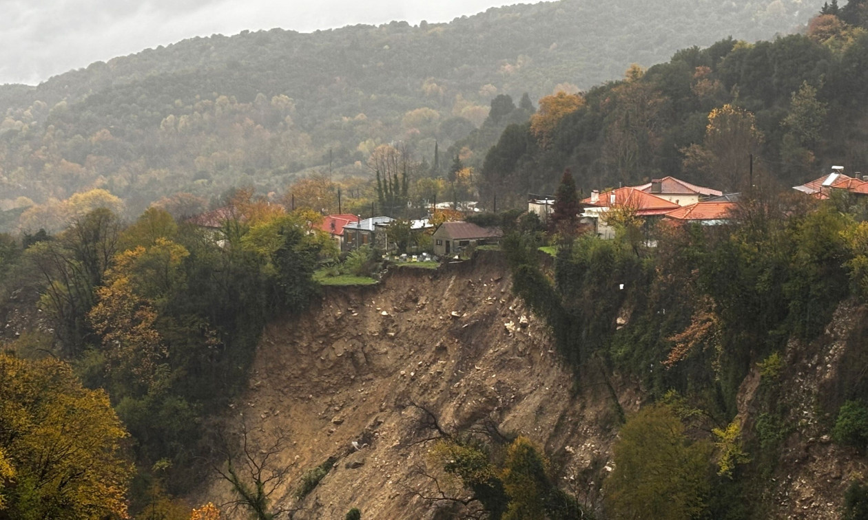 Κακοκαιρία Adel: Σπίτια στον «αέρα» στα Τζουμέρκα – Νέες κατολισθήσεις στην Κέρκυρα
