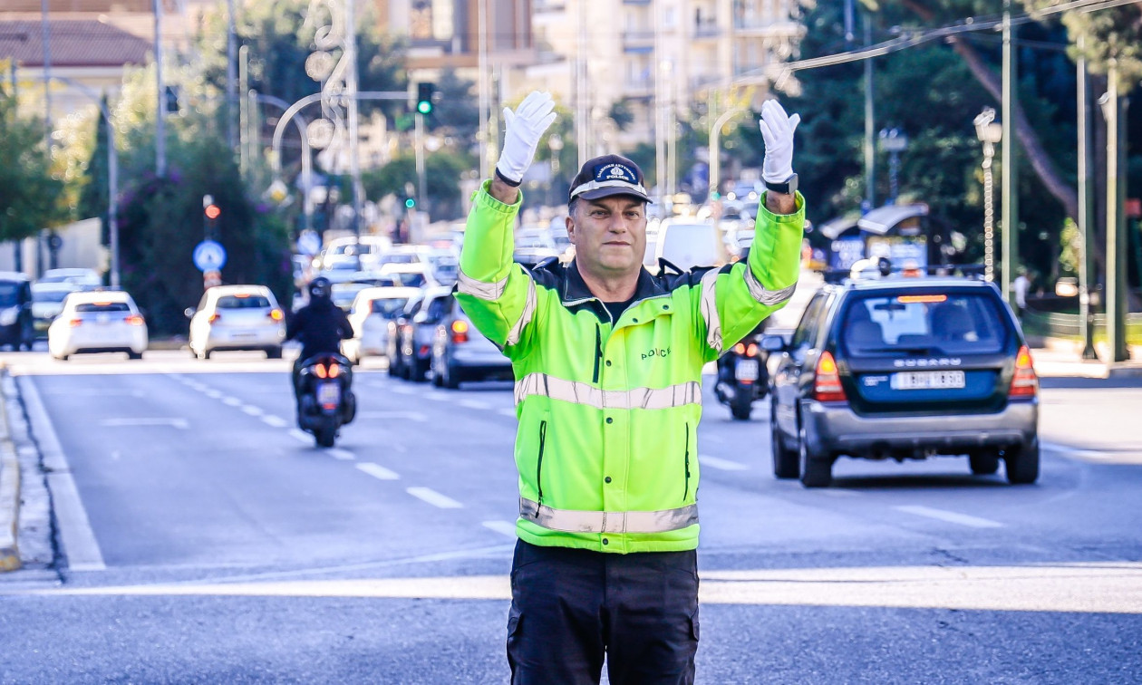 Αποστρατεύεται έπειτα από 35 χρόνια ο εμβληματικός τροχονόμος της Κηφισίας, Σπύρος Μερτζανίδης