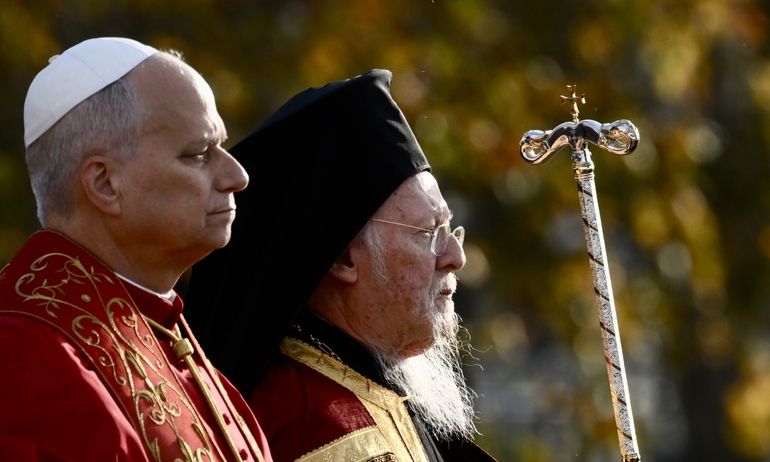 LIVE – O Πάπας Λέων στο Φανάρι: Δοξολογία και κοινή δήλωση με τον Οικουμενικό Πατριάρχη