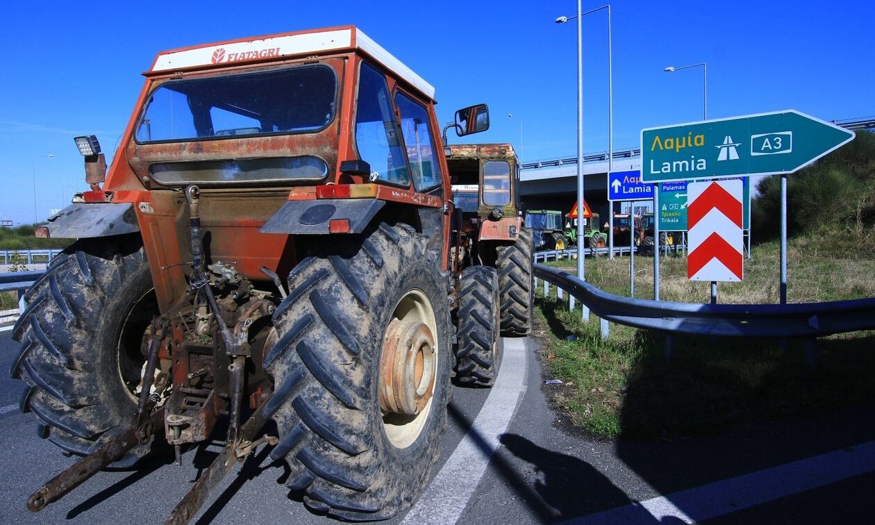 «Ζεσταίνουν τις μηχανές» οι αγρότες – Τα σημεία που θα στηθούν από αύριο αγροτικά μπλόκα