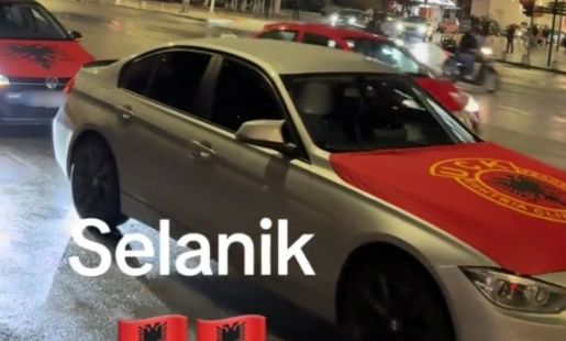 Εθνικιστική φιέστα Αλβανών στη Θεσσαλονίκη: Σημαίες του UCK και χοροί στον Λευκό Πύργο – Βίντεο