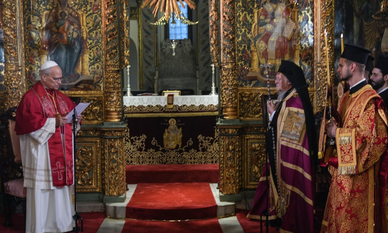 Η στιγμή που Πάπας Λέων και Πατριάρχης Βαρθολομαίος ψάλουν μαζί στα λατινικά το «Πάτερ Ημών»-Βίντεο