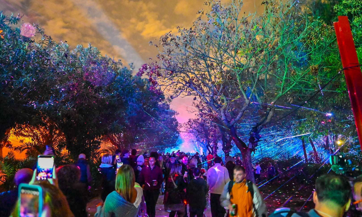 Χριστουγεννιάτικο Χωριό: Άνοιξε τις πύλες του στο Πεδίον Άρεως – Απόψε γίνεται… νησί με Locomondo  