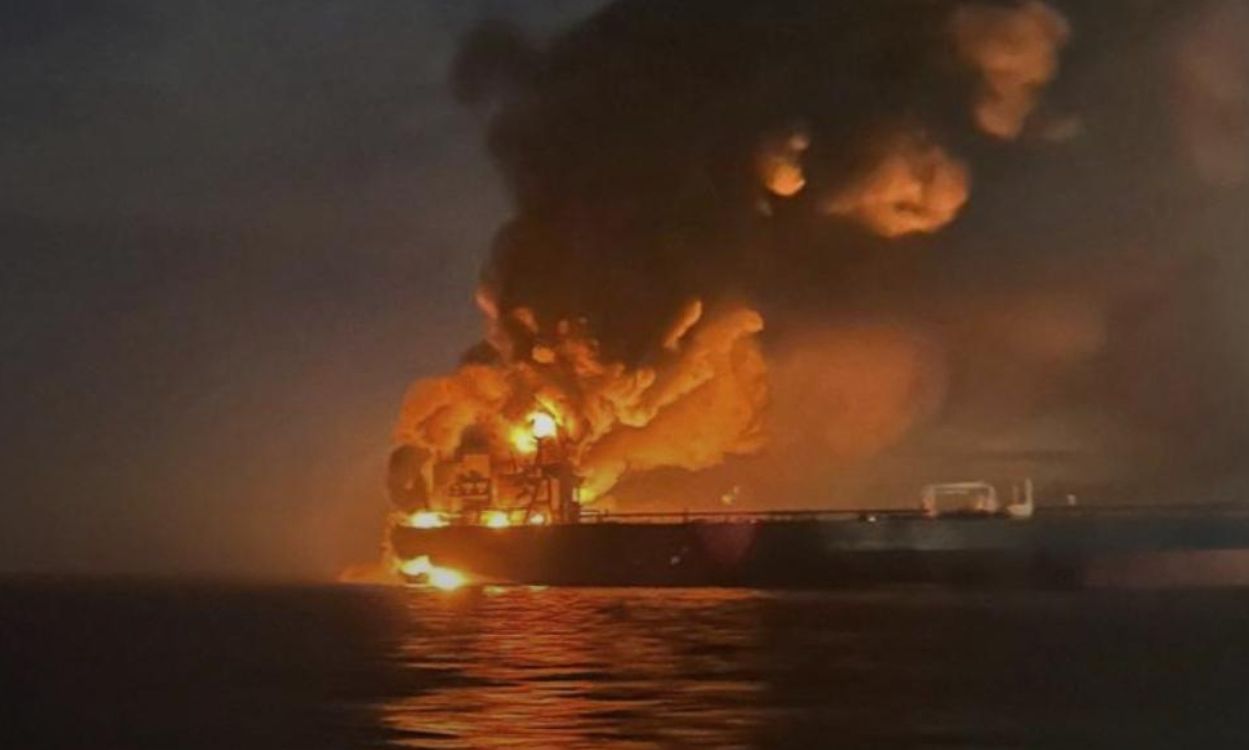 Εκρήξεις στη Μαύρη Θάλασσα: Δύο ρωσικά δεξαμενόπλοια της τυλίγονται στις φλόγες