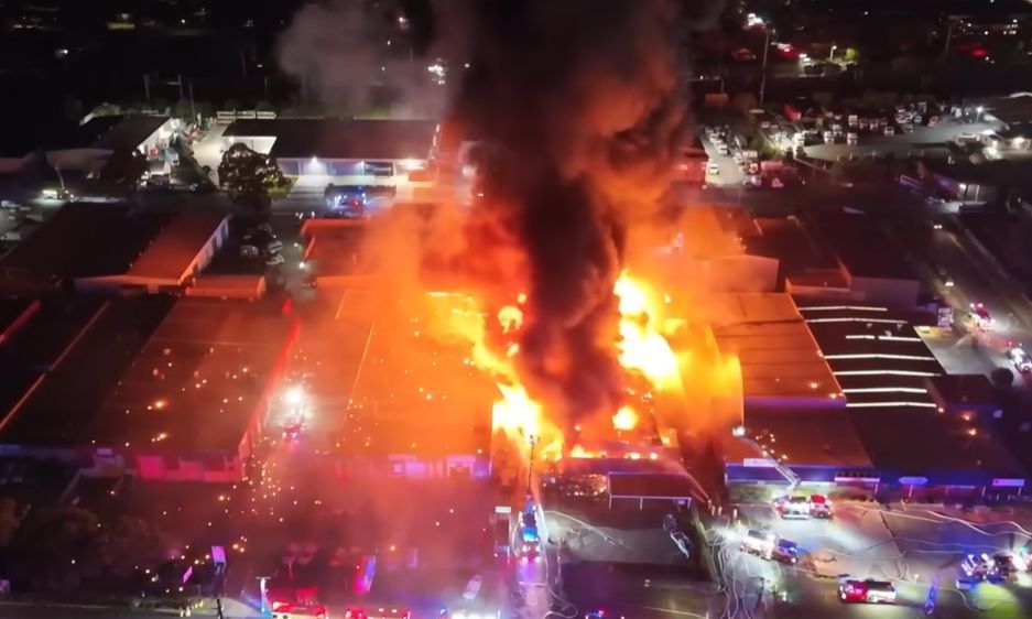 Αυστραλία: Δεξαμενή με χημικά εκτοξεύεται στον αέρα έπειτα από πυρκαγιά