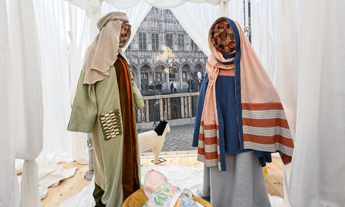 Σάλος στο Βέλγιο: Σκηνή της Γέννησης «χωρίς πρόσωπα» εγκαταστάθηκε στις Βρυξέλλες – Δείτε βίντεο