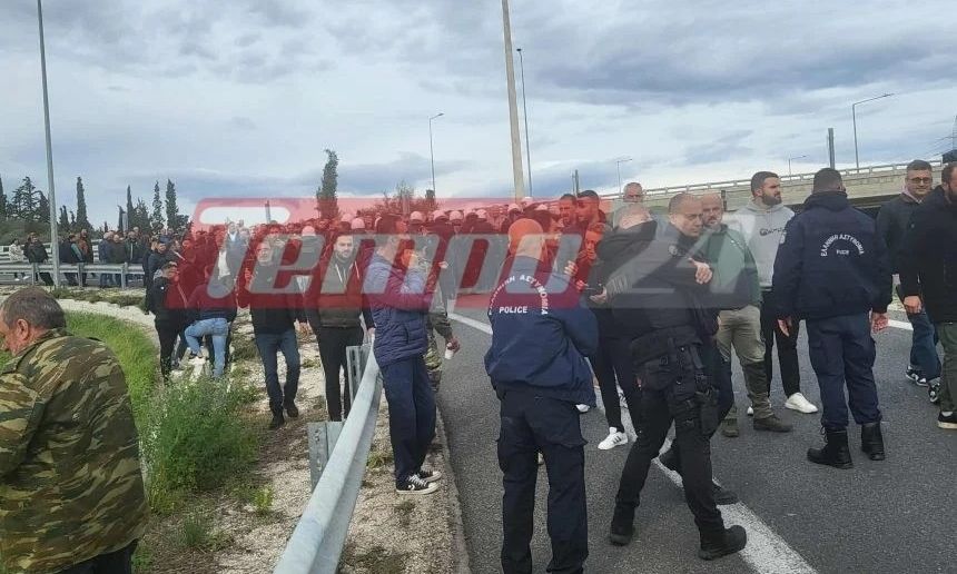 Αγροτικές κινητοποιήσεις: Συμπλοκές, ξύλο και δακρυγόνα στο μπλόκο του Κιάτου