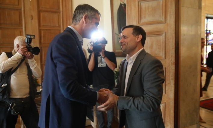 Μπακογιάννης και Δήμος Αθηναίων στα… χαρακώματα για τους κάδους των σκύλων