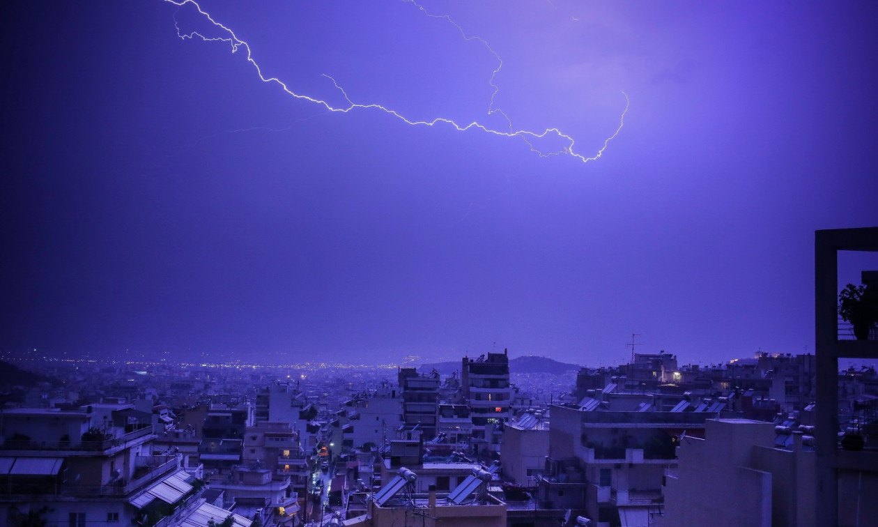 Κακοκαιρία: Σε κατάσταση «κόκκινου συναγερμού» 9 Περιφέρειες  – Πού αναμένονται ισχυρά φαινόμενα