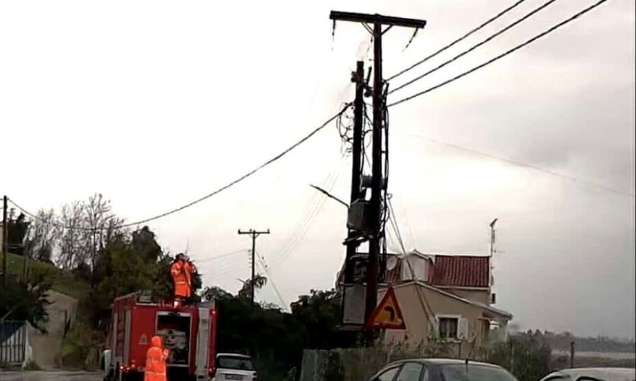 Κέρκυρα: Φωτιά σε κολώνα της ΔΕΗ στο Πέραμα