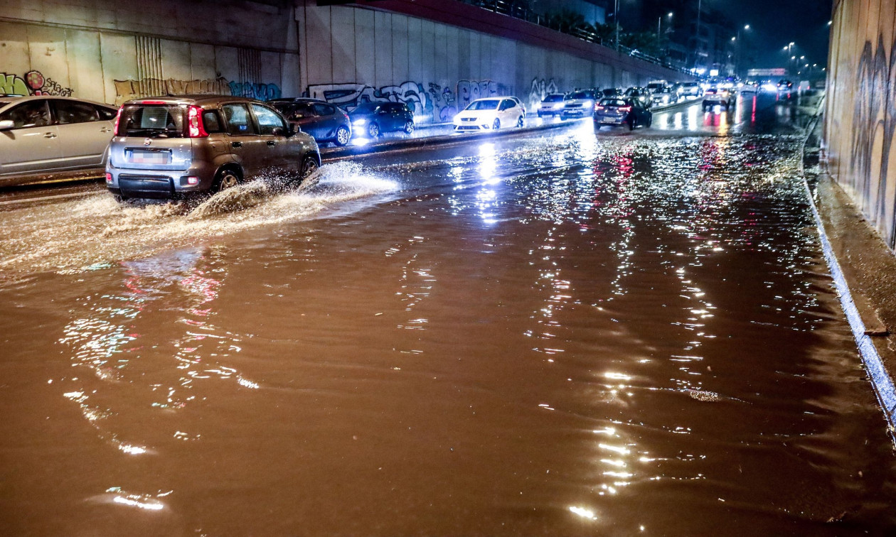 Κακοκαιρία Byron: Πλημμύρισαν δρόμοι σε όλη την Αττική – Βίντεο πολιτών στα social media