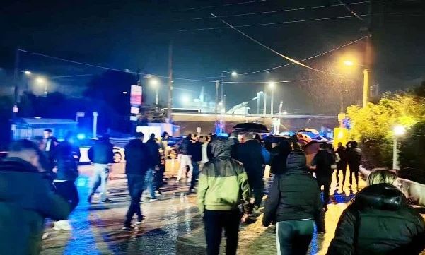 Ένταση στο μπλόκο των αγροτών στην Κάτω Αχαΐα: Οδηγός ΙΧ συγκρούστηκε με οχήματα