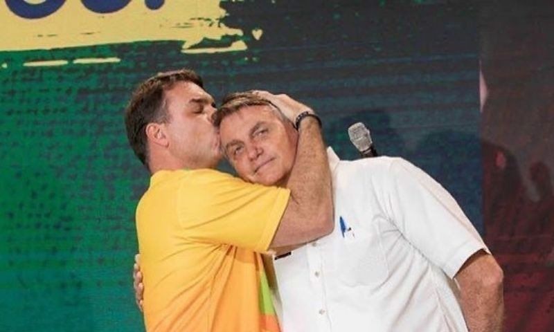 Βραζιλία: Τον γιο του έχρισε ως πολιτικό του διάδοχο ο Μπολσονάρο – Υποψήφιος πρόεδρος το 2026