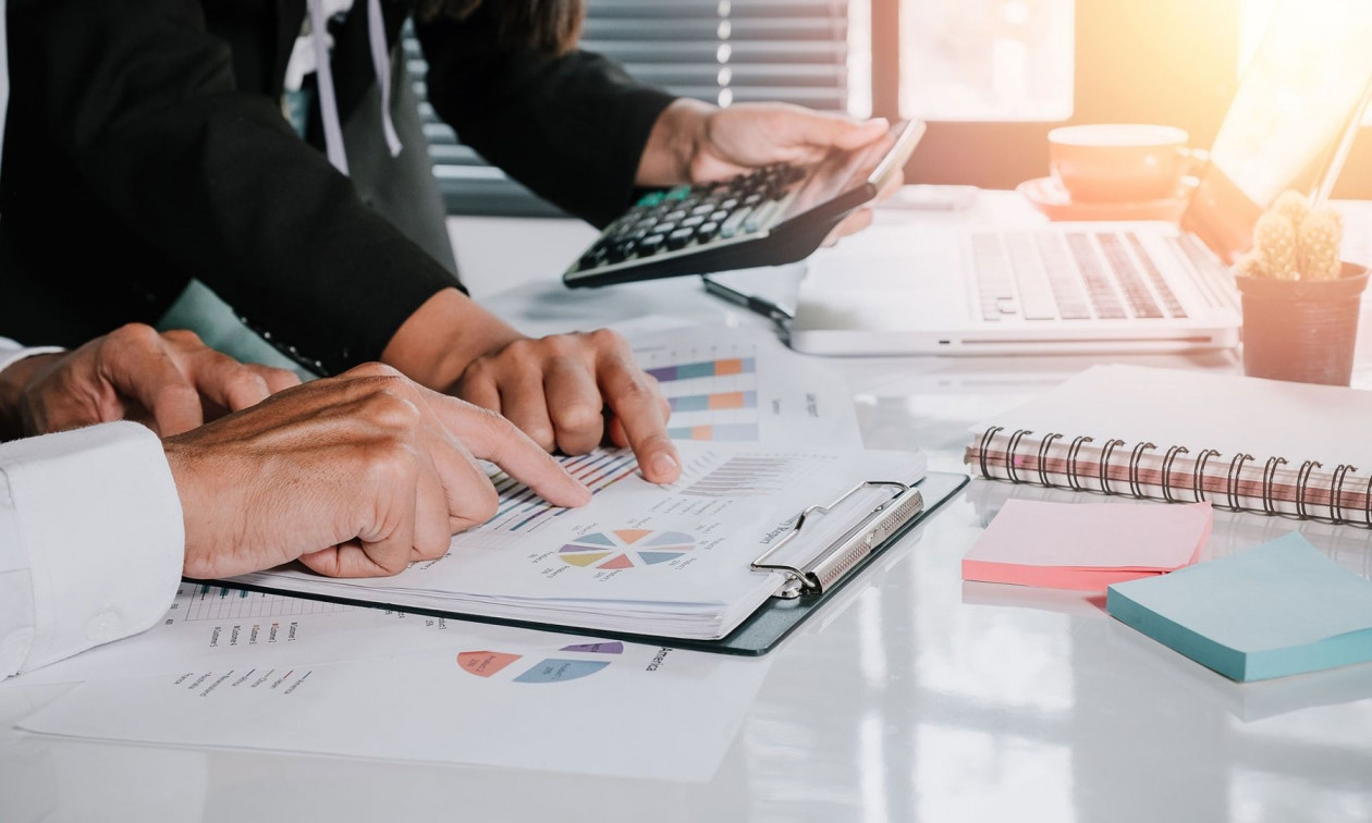 Φρένο στις αυξήσεις εισφορών – Τι ισχύει για κάθε κλάδο (αναλυτικοί πίνακες)