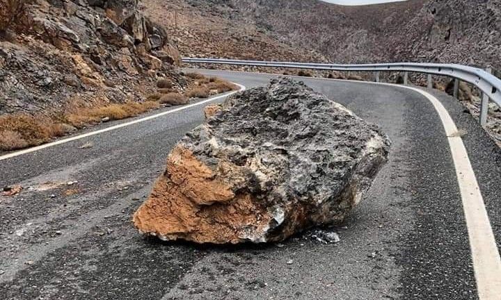 Λεωφόρος Αθηνών: Κατολισθήσεις στο ρεύμα προς Αθήνα – Κλειστές 2 λωρίδες στο ύψος του Χαϊδαρίου