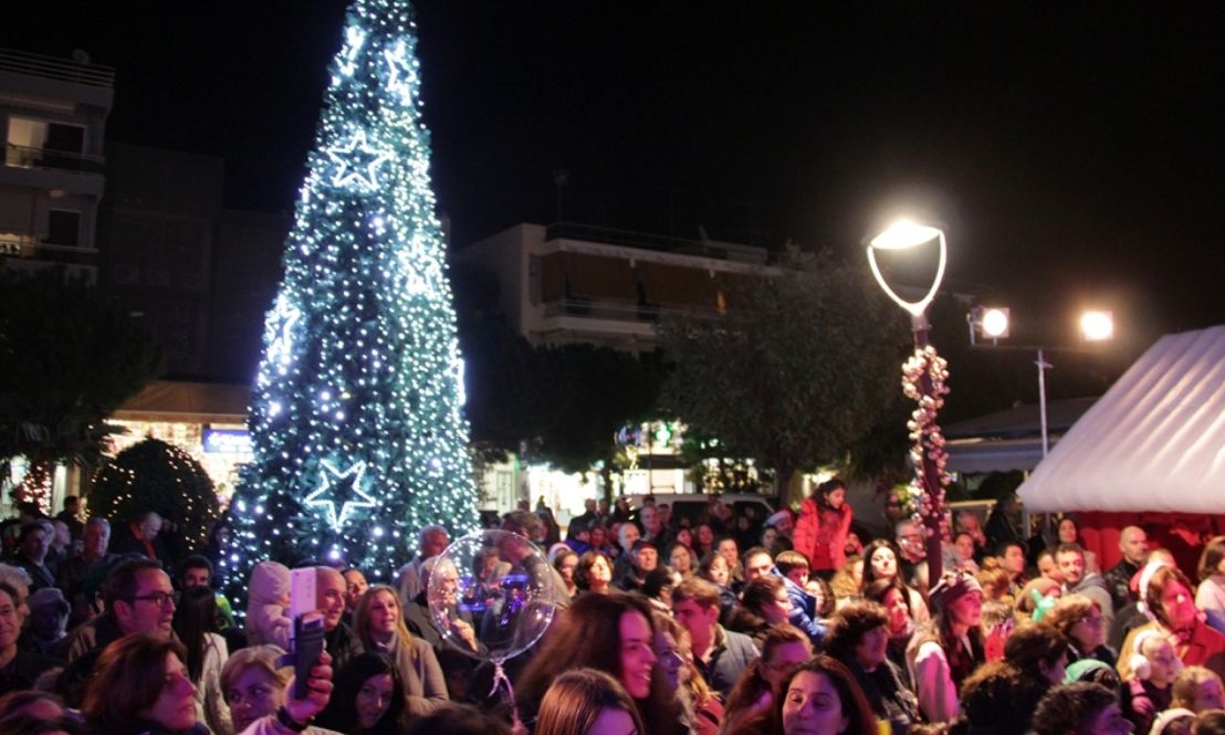 Τα Χριστούγεννα… απογειώνονται: Το μεγαλύτερο Drone Show στην Ελλάδα φωτίζει τον Δήμο Βάρης – Βούλας