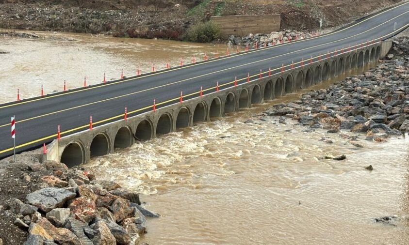 Κακοκαιρία Byron: Μήνυμα του 112 στα Φάρσαλα για εκκένωση λόγω υπερχείλισης του Ενιπέα