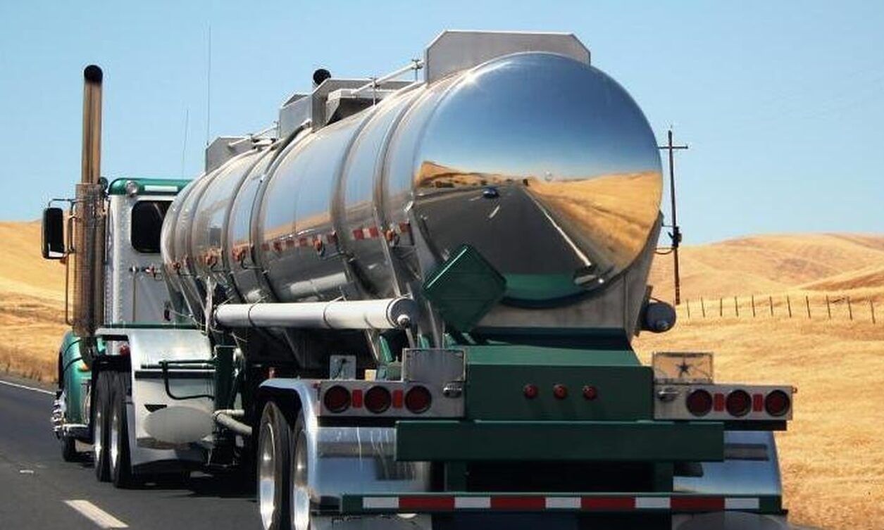 Σπέτσες: 79χρονος απέρριπτε λύματα από το βυτιοφόρο του μέσα στο δάσος