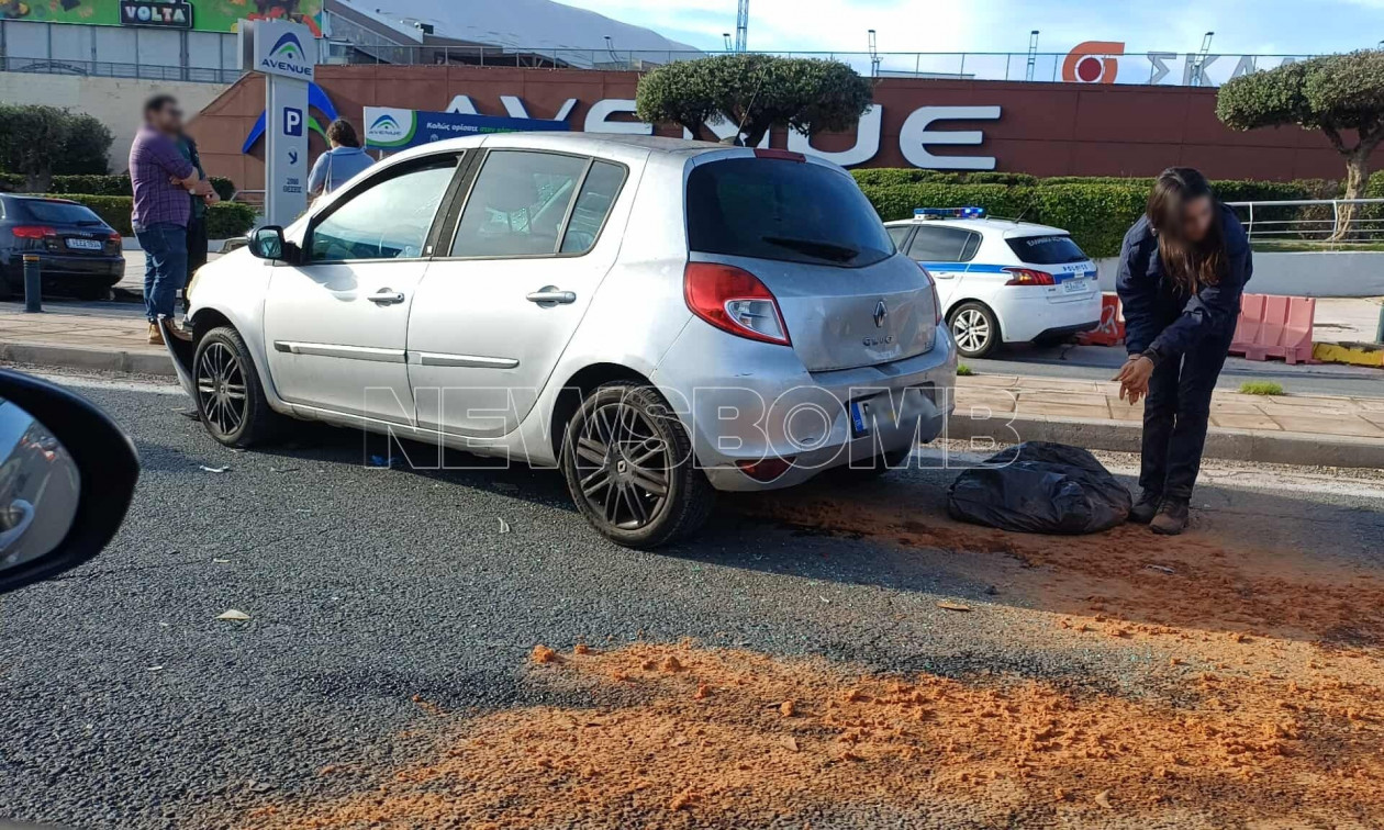 Καραμπόλα 3 αυτοκινήτων στην Κηφισίας, στο ύψος εμπορικού κέντρου – Κλειστή η δεξιά λωρίδα