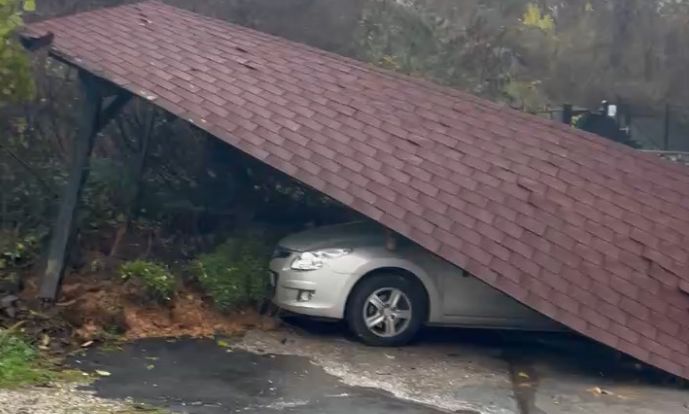 Φλώρινα: Καταπλακώθηκε αυτοκίνητο έπειτα από κατολίσθηση