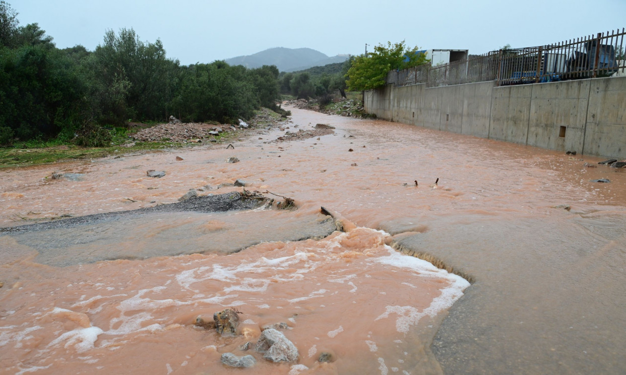 Κακοκαιρία Byron: Διακοπή κυκλοφορίας σε δρόμους της Μακεδονίας και της Πιερίας