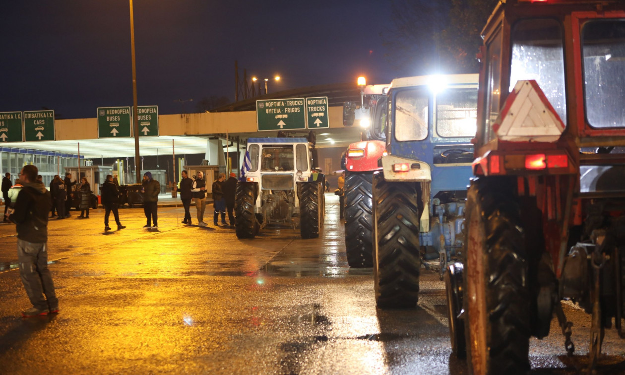 Μπλόκα αγροτών: Άνοιξε για τα φορτηγά το τελωνείο Προμαχώνα