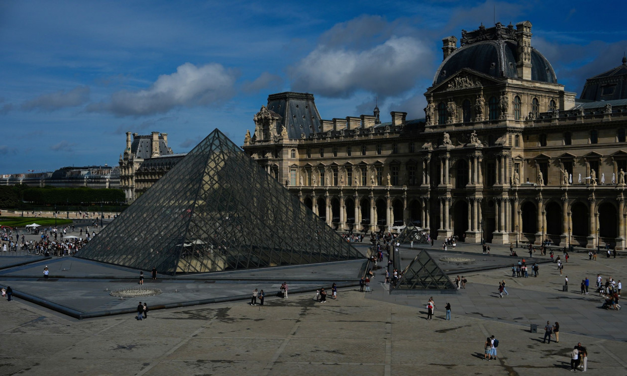 Λούβρο: Διαρροή νερού κατέστρεψε πάνω από 400 βιβλία στη Βιβλιοθήκη Αιγυπτιακών Αρχαιοτήτων