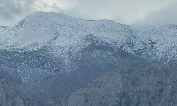 Κρήτη: «Ντύθηκε» στα λευκά ο Ομαλός  – Εντυπωσιακές εικόνες από το Ξυλόσκαλο